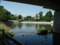 Stezka kolem řeky Úhlavy zpod mostu v Doudlevcích